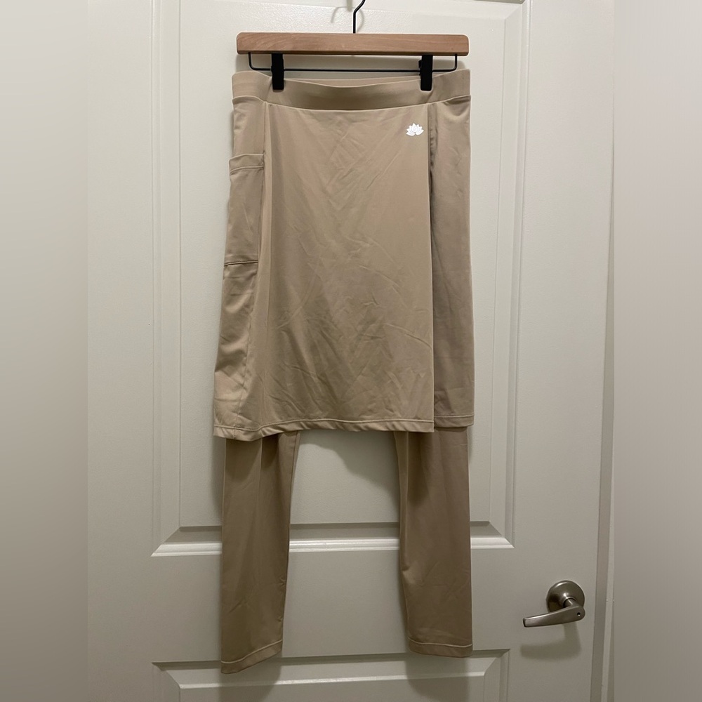 Fit Snoga 22” skirt with side pocket, ankle leggings